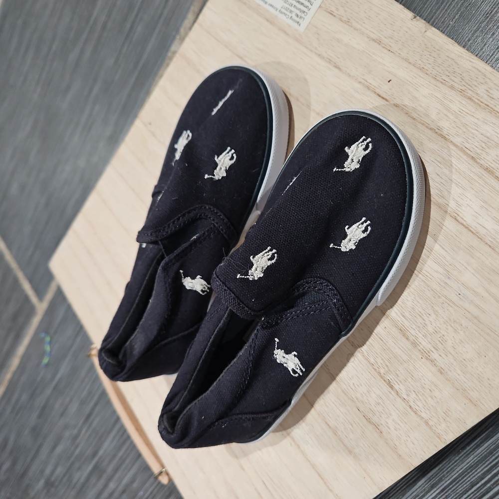 Boys shoes
